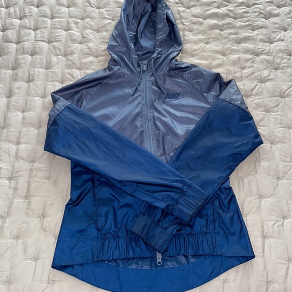 NWOT - Nike Lightweight Hooded Windbreaker - Picture 7 of 9